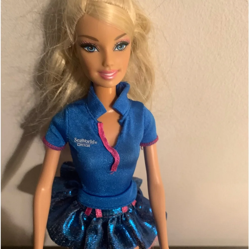 Barbie 2009 Sea World Animal Rescuer  Not original outfit